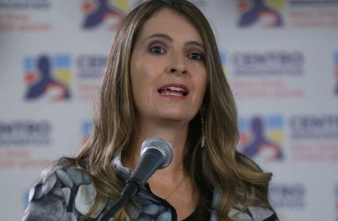 Paloma Valencia denuncia inconsistencias en los reportes financieros de Nueva EPS