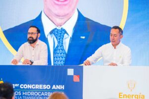 Omar Camacho acompañado por el presidente de Ecopetrol, Ricardo Roa, durante 1er Congreso de Agencia Nacional de los Hidrocarburos. || Fotografía: Cortesía